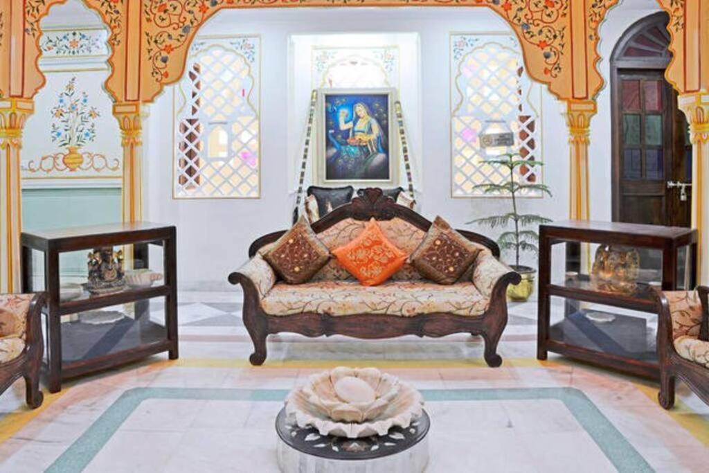 โฮเต็ล รานิ มาฮอล Bed & Breakfast ชัยปุระ ภายนอก รูปภาพ