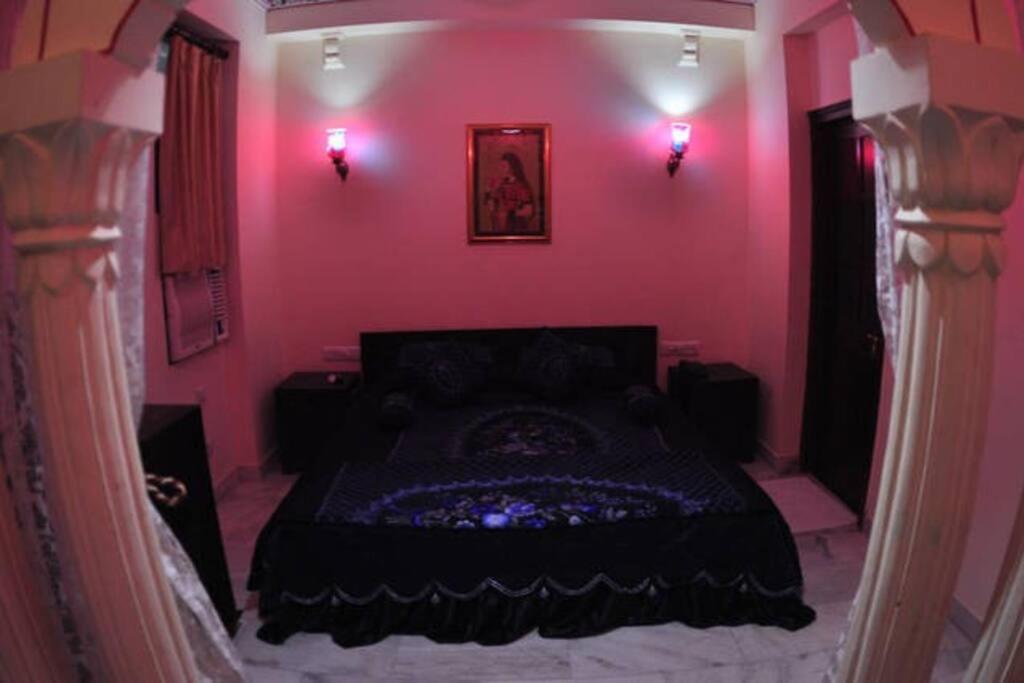 โฮเต็ล รานิ มาฮอล Bed & Breakfast ชัยปุระ ภายนอก รูปภาพ