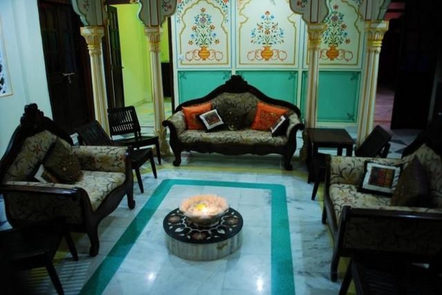 โฮเต็ล รานิ มาฮอล Bed & Breakfast ชัยปุระ ภายนอก รูปภาพ